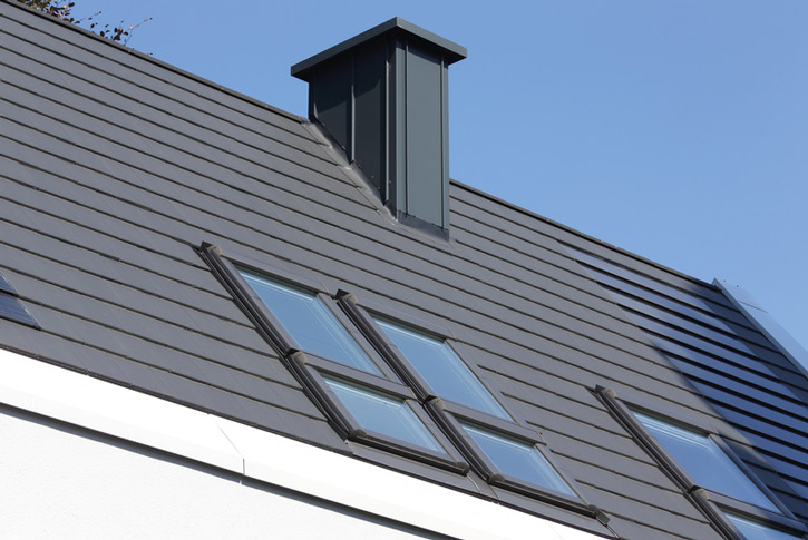 Betondachstein-Eindeckung (CREATON) mit Dachflächenfenstern